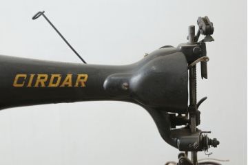 ジャンク品　和製アンティーク　中島ミシン　CIRDAR(サーダー) TF-1　靴用　厚地専用機　腕ミシン　足踏みミシン(ミシンテーブル、ミシン台、工業用ミシン、ディスプレイ、SINGER、シンガー、18型)(R-077021)