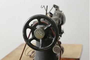 ジャンク品　和製アンティーク　中島ミシン　CIRDAR(サーダー) TF-1　靴用　厚地専用機　腕ミシン　足踏みミシン(ミシンテーブル、ミシン台、工業用ミシン、ディスプレイ、SINGER、シンガー、18型)(R-077021)