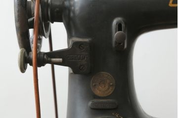 ジャンク品　和製アンティーク　中島ミシン　CIRDAR(サーダー) TF-1　靴用　厚地専用機　腕ミシン　足踏みミシン(ミシンテーブル、ミシン台、工業用ミシン、ディスプレイ、SINGER、シンガー、18型)(R-077021)