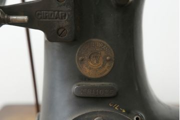 ジャンク品　和製アンティーク　中島ミシン　CIRDAR(サーダー) TF-1　靴用　厚地専用機　腕ミシン　足踏みミシン(ミシンテーブル、ミシン台、工業用ミシン、ディスプレイ、SINGER、シンガー、18型)(R-077021)