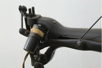 ジャンク品　和製アンティーク　中島ミシン　CIRDAR(サーダー) TF-1　靴用　厚地専用機　腕ミシン　足踏みミシン(ミシンテーブル、ミシン台、工業用ミシン、ディスプレイ、SINGER、シンガー、18型)(R-077021)