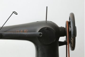 ジャンク品　和製アンティーク　中島ミシン　CIRDAR(サーダー) TF-1　靴用　厚地専用機　腕ミシン　足踏みミシン(ミシンテーブル、ミシン台、工業用ミシン、ディスプレイ、SINGER、シンガー、18型)(R-077021)
