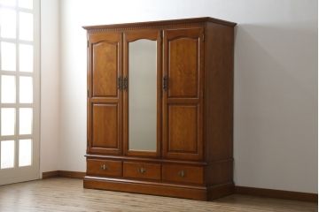 中古　横浜クラシック家具　ダニエル(Daniel)　アーリーアメリカンシリーズ　A-107　温かみのある雰囲気と上品な佇まいが魅力の組み立て式ワードローブ(洋服タンス、衣装タンス、収納棚、キャビネット)(R-077022)