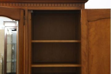 中古　横浜クラシック家具　ダニエル(Daniel)　アーリーアメリカンシリーズ　A-107　温かみのある雰囲気と上品な佇まいが魅力の組み立て式ワードローブ(洋服タンス、衣装タンス、収納棚、キャビネット)(R-077022)