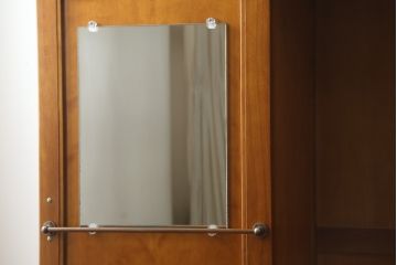 中古　横浜クラシック家具　ダニエル(Daniel)　アーリーアメリカンシリーズ　A-107　温かみのある雰囲気と上品な佇まいが魅力の組み立て式ワードローブ(洋服タンス、衣装タンス、収納棚、キャビネット)(R-077022)