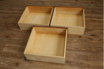 中古　横浜クラシック家具　ダニエル(Daniel)　アーリーアメリカンシリーズ　A-107　温かみのある雰囲気と上品な佇まいが魅力の組み立て式ワードローブ(洋服タンス、衣装タンス、収納棚、キャビネット)(R-077022)