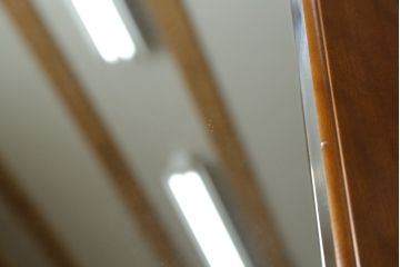 中古　横浜クラシック家具　ダニエル(Daniel)　アーリーアメリカンシリーズ　A-107　温かみのある雰囲気と上品な佇まいが魅力の組み立て式ワードローブ(洋服タンス、衣装タンス、収納棚、キャビネット)(R-077022)