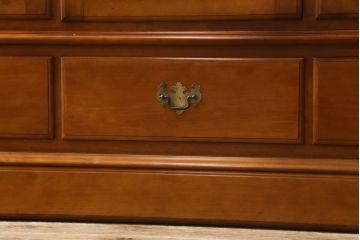 中古　横浜クラシック家具　ダニエル(Daniel)　アーリーアメリカンシリーズ　A-107　温かみのある雰囲気と上品な佇まいが魅力の組み立て式ワードローブ(洋服タンス、衣装タンス、収納棚、キャビネット)(R-077022)