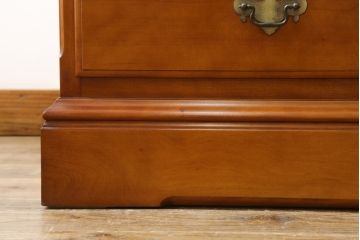 中古　横浜クラシック家具　ダニエル(Daniel)　アーリーアメリカンシリーズ　A-107　温かみのある雰囲気と上品な佇まいが魅力の組み立て式ワードローブ(洋服タンス、衣装タンス、収納棚、キャビネット)(R-077022)