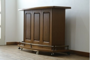 中古　希少な廃盤品　IDC大塚家具取り扱い　起立木工　ナラ材　メッペルシリーズ　キャスター付きバーカウンター　(R-077023)