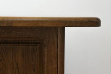 中古　希少な廃盤品　IDC大塚家具取り扱い　起立木工　ナラ材　メッペル　落ち着いた大人の雰囲気づくりにおすすめのバーカウンターテーブル(キッチンカウンター、収納棚、戸棚)(R-077023)