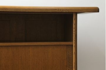 中古　希少な廃盤品　IDC大塚家具取り扱い　起立木工　ナラ材　メッペル　落ち着いた大人の雰囲気づくりにおすすめのバーカウンターテーブル(キッチンカウンター、収納棚、戸棚)(R-077023)