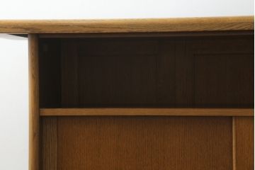 中古　希少な廃盤品　IDC大塚家具取り扱い　起立木工　ナラ材　メッペル　落ち着いた大人の雰囲気づくりにおすすめのバーカウンターテーブル(キッチンカウンター、収納棚、戸棚)(R-077023)