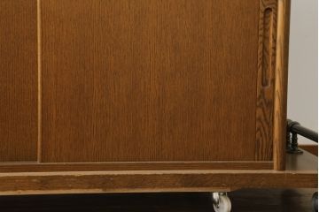 中古　希少な廃盤品　IDC大塚家具取り扱い　起立木工　ナラ材　メッペル　落ち着いた大人の雰囲気づくりにおすすめのバーカウンターテーブル(キッチンカウンター、収納棚、戸棚)(R-077023)