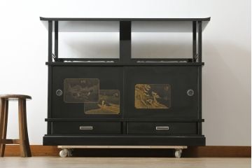 中古　美品　輪島塗り　東海道五十三次　和の趣溢れる風景画が目を惹く飾り棚(茶棚、収納棚、戸棚、サイドボード)(R-077024)