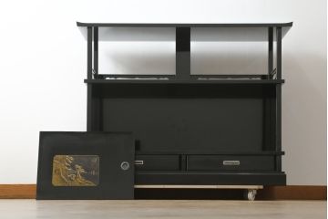 中古　美品　輪島塗り　東海道五十三次　和の趣溢れる風景画が目を惹く飾り棚(茶棚、収納棚、戸棚、サイドボード)(R-077024)