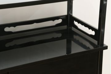 中古　美品　輪島塗り　東海道五十三次　和の趣溢れる風景画が目を惹く飾り棚(茶棚、収納棚、戸棚、サイドボード)(R-077024)