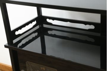 中古　美品　輪島塗り　東海道五十三次　和の趣溢れる風景画が目を惹く飾り棚(茶棚、収納棚、戸棚、サイドボード)(R-077024)