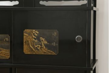 中古　美品　輪島塗り　東海道五十三次　和の趣溢れる風景画が目を惹く飾り棚(茶棚、収納棚、戸棚、サイドボード)(R-077024)