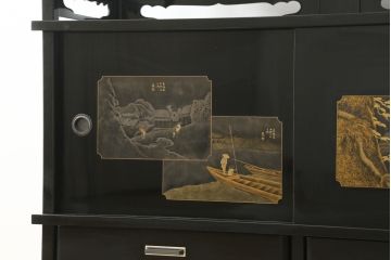 中古　美品　輪島塗り　東海道五十三次　和の趣溢れる風景画が目を惹く飾り棚(茶棚、収納棚、戸棚、サイドボード)(R-077024)