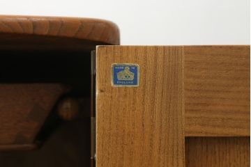 イギリスビンテージ　ERCOL(アーコール)　楡(ニレ)材　木の温もり溢れるサイドボード(収納棚、戸棚、サイドキャビネット、リビングボード、英国、北欧、ヴィンテージ)(R-077025)