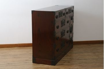 中古　美品　欅産業　仙台民芸箪笥　四.五尺野郎箪笥　拭き漆塗りと立派な金具が美しい仙台箪笥(和箪笥、収納箪笥、衣装箪笥、整理箪笥、チェスト、引き出し)(定価約77万円)(R-077040)