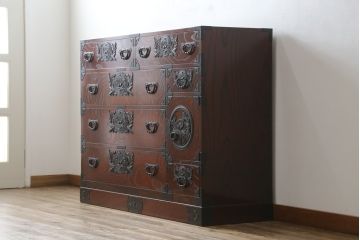 中古　美品　欅産業　仙台民芸箪笥　四.五尺野郎箪笥　拭き漆塗りと立派な金具が美しい仙台箪笥(和箪笥、収納箪笥、衣装箪笥、整理箪笥、チェスト、引き出し)(定価約77万円)(R-077040)