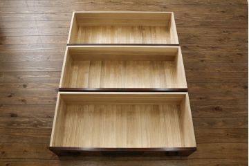 中古　美品　欅産業　仙台民芸箪笥　四.五尺野郎箪笥　拭き漆塗りと立派な金具が美しい仙台箪笥(和箪笥、収納箪笥、衣装箪笥、整理箪笥、チェスト、引き出し)(定価約77万円)(R-077040)