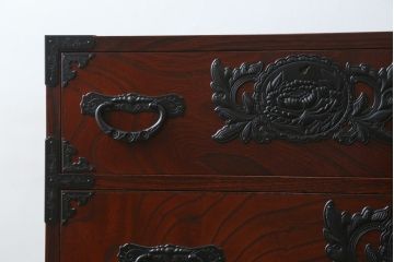 中古　美品　欅産業　仙台民芸箪笥　四.五尺野郎箪笥　拭き漆塗りと立派な金具が美しい仙台箪笥(和箪笥、収納箪笥、衣装箪笥、整理箪笥、チェスト、引き出し)(定価約77万円)(R-077040)