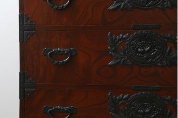 中古　美品　欅産業　仙台民芸箪笥　四.五尺野郎箪笥　拭き漆塗りと立派な金具が美しい仙台箪笥(和箪笥、収納箪笥、衣装箪笥、整理箪笥、チェスト、引き出し)(定価約77万円)(R-077040)