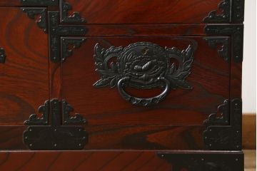 中古　美品　欅産業　仙台民芸箪笥　四.五尺野郎箪笥　拭き漆塗りと立派な金具が美しい仙台箪笥(和箪笥、収納箪笥、衣装箪笥、整理箪笥、チェスト、引き出し)(定価約77万円)(R-077040)