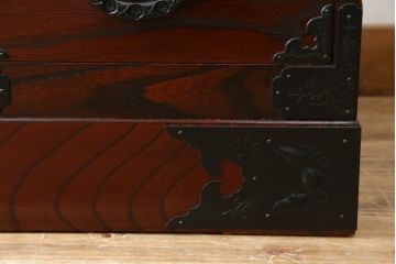 中古　美品　欅産業　仙台民芸箪笥　四.五尺野郎箪笥　拭き漆塗りと立派な金具が美しい仙台箪笥(和箪笥、収納箪笥、衣装箪笥、整理箪笥、チェスト、引き出し)(定価約77万円)(R-077040)