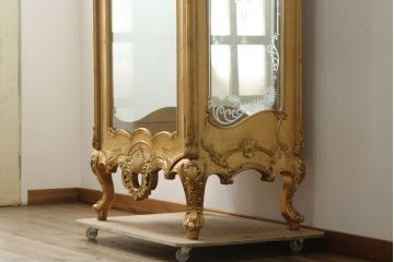 中古　イタリア製　ゴールドカラーが存在感を放つアンティーク調のキュリオケース(キャビネット、ガラスケース、ショーケース、飾り棚、陳列棚、店舗什器)(R-077041)