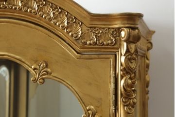 中古　イタリア製　ゴールドカラーが存在感を放つアンティーク調のキュリオケース(キャビネット、ガラスケース、ショーケース、飾り棚、陳列棚、店舗什器)(R-077041)