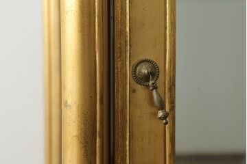 中古　イタリア製　ゴールドカラーが存在感を放つアンティーク調のキュリオケース(キャビネット、ガラスケース、ショーケース、飾り棚、陳列棚、店舗什器)(R-077041)