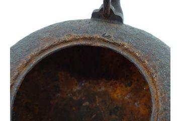 時代物　釜師　高木治良兵衛　銀摘み　ころんとしたフォルムがあたたかみを感じる姥口平丸鉄瓶(湯沸、湯瓶、茶道具、茶器、共箱付き、木治良兵衛)(R-077057)