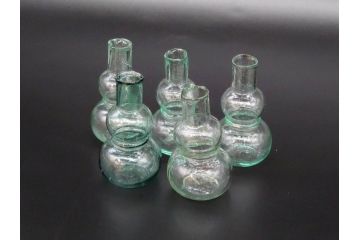 戦前　当時物　瓢箪型　気泡や絶妙なフォルムが味わいのあるニッキ水瓶5個セット(豆ガラス、ちびニッキ水、ガラス容器、駄菓子屋ビン、ペロペロ、レトロガラス、一輪挿し、ひょうたん)(R-077058)