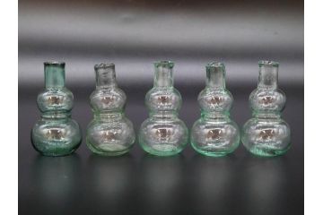 戦前　当時物　瓢箪型　気泡や絶妙なフォルムが味わいのあるニッキ水瓶5個セット(豆ガラス、ちびニッキ水、ガラス容器、駄菓子屋ビン、ペロペロ、レトロガラス、一輪挿し、ひょうたん)(R-077058)