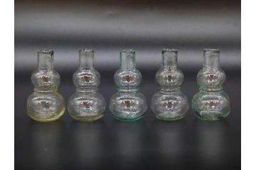 戦前　当時物　瓢箪型　気泡や絶妙なフォルムが味わいのあるニッキ水瓶5個セット(豆ガラス、ちびニッキ水、ガラス容器、駄菓子屋ビン、ペロペロ、レトロガラス、一輪挿し、ひょうたん)(R-077060)