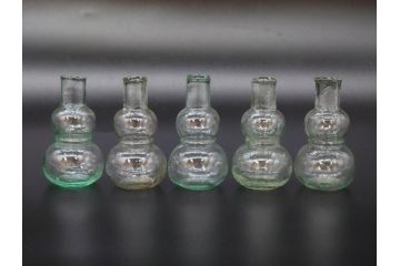 戦前　当時物　瓢箪型　気泡や絶妙なフォルムが味わいのあるニッキ水瓶5個セット(豆ガラス、ちびニッキ水、ガラス容器、駄菓子屋ビン、ペロペロ、レトロガラス、一輪挿し、ひょうたん)(R-077063)