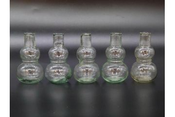 戦前　当時物　瓢箪型　気泡や絶妙なフォルムが味わいのあるニッキ水瓶5個セット(豆ガラス、ちびニッキ水、ガラス容器、駄菓子屋ビン、ペロペロ、レトロガラス、一輪挿し、ひょうたん)(R-077066)