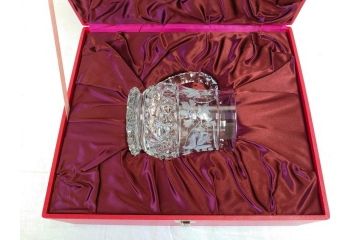 フランス　Baccarat　バカラ　特別限定　希少　1989-6/80　きらめく上品なカットが美しいビアマグ(フルレッドクリスタルガラス、ジョッキ、グラス、ケース付き、証明書付き)(R-077069)
