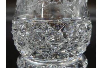 フランス　Baccarat　バカラ　特別限定　希少　1989-7/80　きらめく上品なカットが美しいビアマグ(フルレッドクリスタルガラス、ジョッキ、グラス、ケース付き、証明書付き)(R-077070)