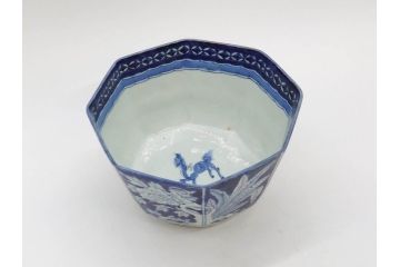 江戸期　古伊万里　染付　麒麟　花の図　約18cm　6寸　大胆な図柄と藍色が目を惹く鉢(六寸、和食器、和皿)(R-077088)