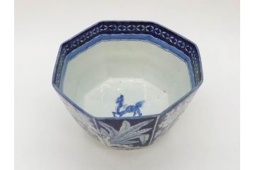 江戸期　古伊万里　染付　麒麟　花の図　約18cm　6寸　大胆な図柄と藍色が目を惹く鉢(六寸、和食器、和皿)(R-077088)