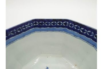 江戸期　古伊万里　染付　麒麟　花の図　約18cm　6寸　大胆な図柄と藍色が目を惹く鉢(六寸、和食器、和皿)(R-077088)