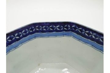 江戸期　古伊万里　染付　麒麟　花の図　約18cm　6寸　大胆な図柄と藍色が目を惹く鉢(六寸、和食器、和皿)(R-077088)