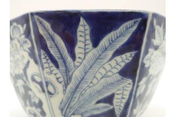 江戸期　古伊万里　染付　麒麟　花の図　約18cm　6寸　大胆な図柄と藍色が目を惹く鉢(六寸、和食器、和皿)(R-077088)