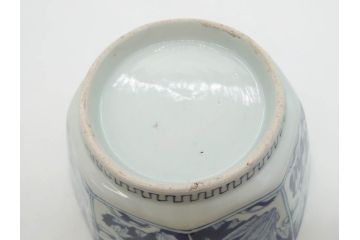 江戸期　古伊万里　染付　麒麟　花の図　約18cm　6寸　大胆な図柄と藍色が目を惹く鉢(六寸、和食器、和皿)(R-077088)