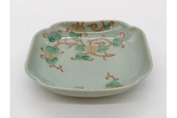 江戸期　古伊万里　青磁　金彩　蔦文　約18cm　6寸　金彩が上品なアクセントになる変形皿2枚セット(六寸、中皿、和食器、和皿)(R-077090)